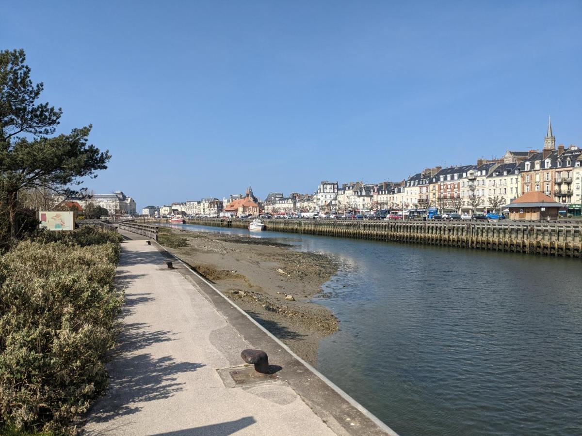 We Sea Apartment Deauville Bagian luar foto
